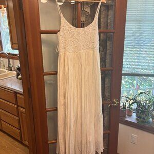 Medium white flowy Mango dress